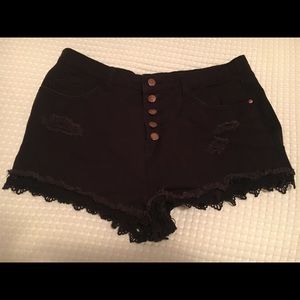 Lace trim high waisted short